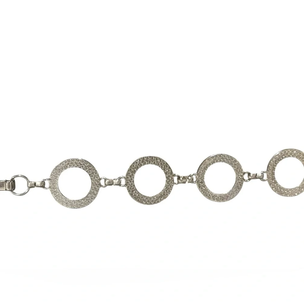 ⭕️Calvin Klein Tan Enamel and Silver Circle Link Belt. Very cool design!